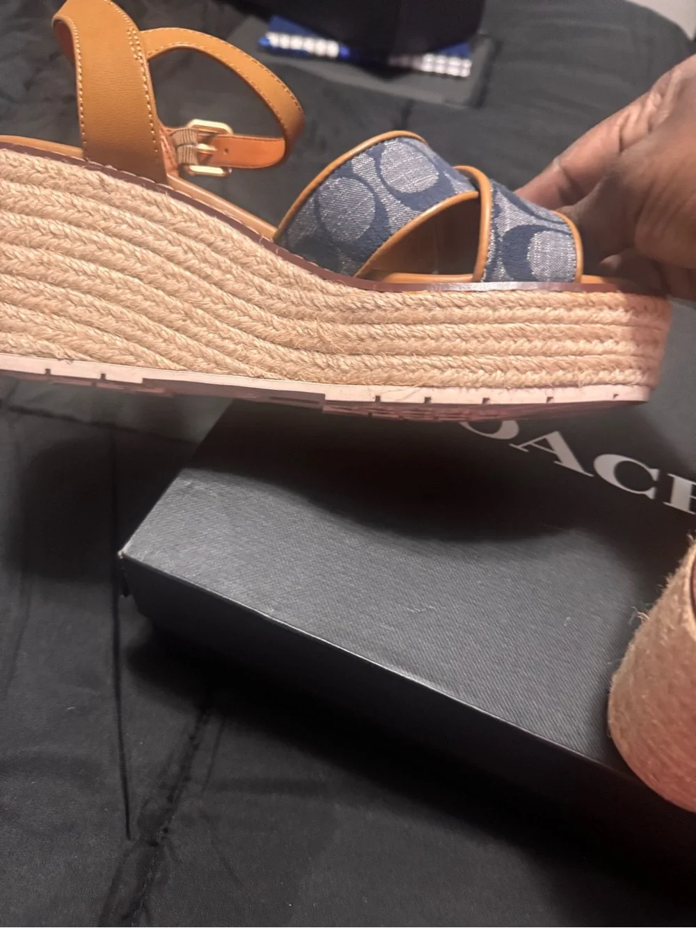 Coach crosses toe